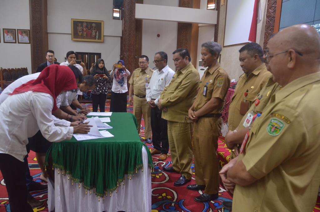 Penandatanganan Kontrak Kerja Tenaga Pendamping Profesional